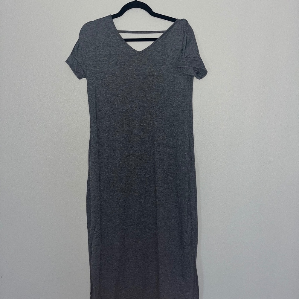 Long gray dress (Stretches)